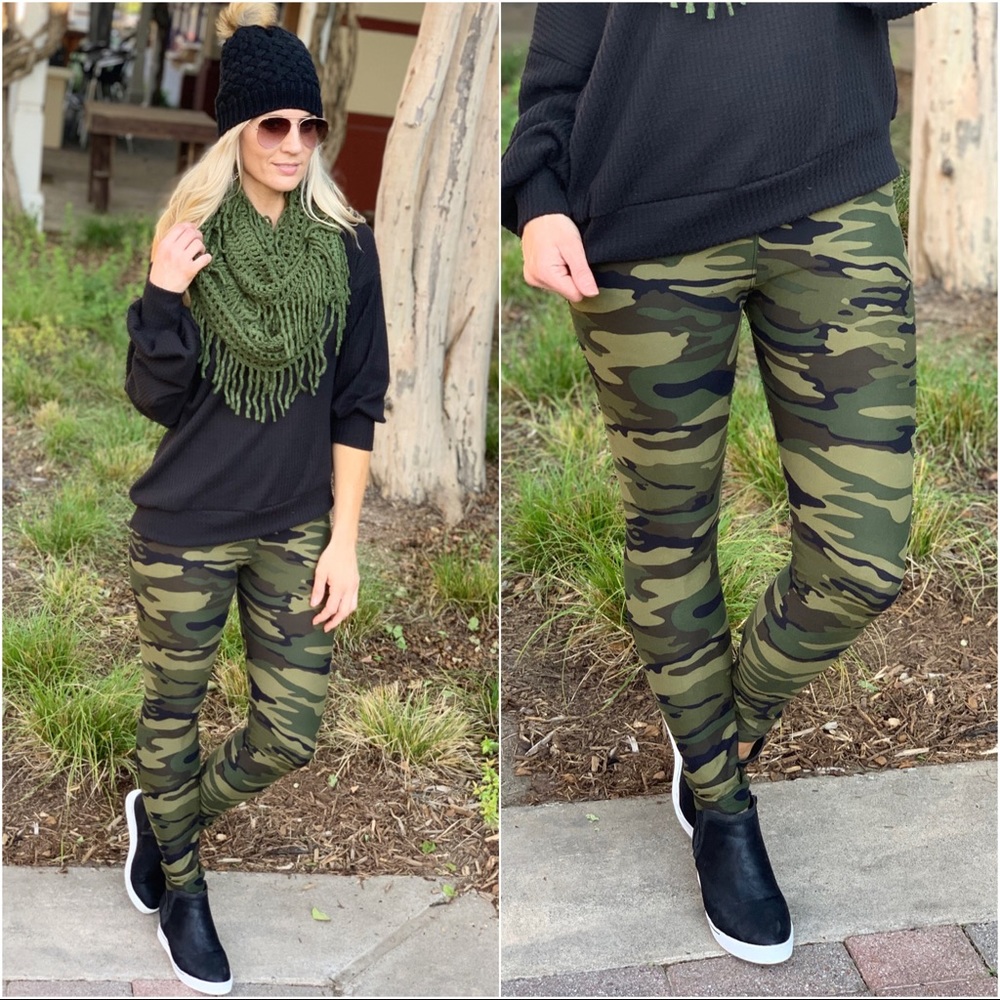 ✨PLUS AVAILABLE ✨Camo leggings - Picture 3 of 3